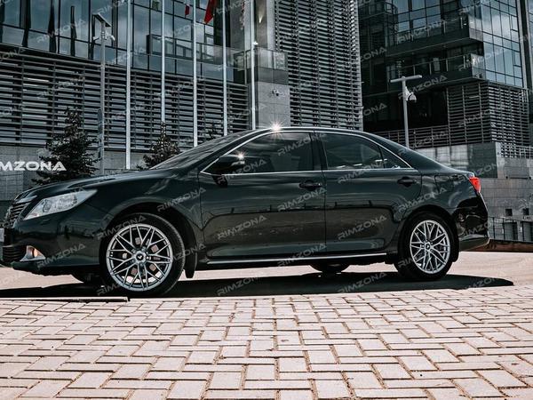 Toyota Camry на дисках Vorsteiner VFF-107 R18 - Фото № 1