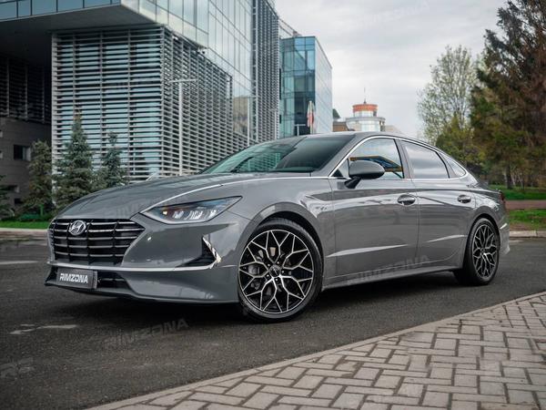 HYUNDAI SONATA НА ЛИТЫХ ДИСКАХ В СТИЛЕ SAKURA WHEELS YA9547 R19 - Фото № 1