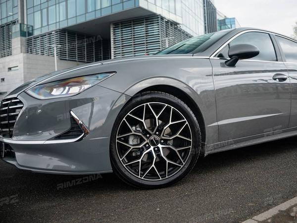HYUNDAI SONATA НА ЛИТЫХ ДИСКАХ В СТИЛЕ SAKURA WHEELS YA9547 R19 - Фото № 3