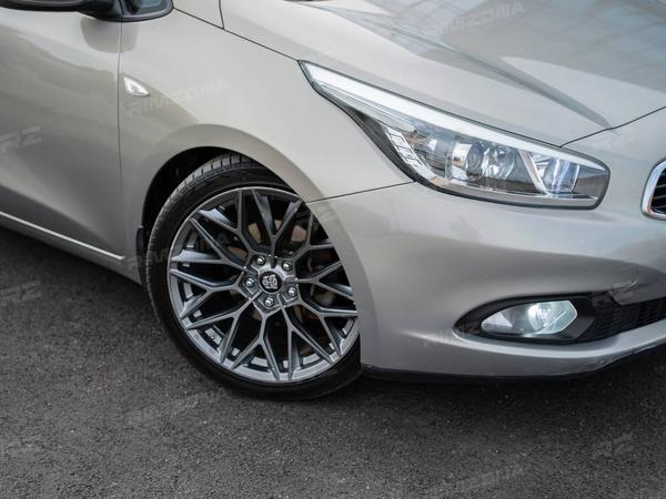 KIA CEED НА ЛИТЫХ ДИСКАХ В СТИЛЕ HRE P200 R18 - Фото № 9