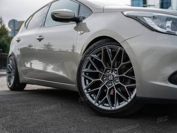 KIA CEED НА ЛИТЫХ ДИСКАХ В СТИЛЕ HRE P200 R18 - Фото № 7