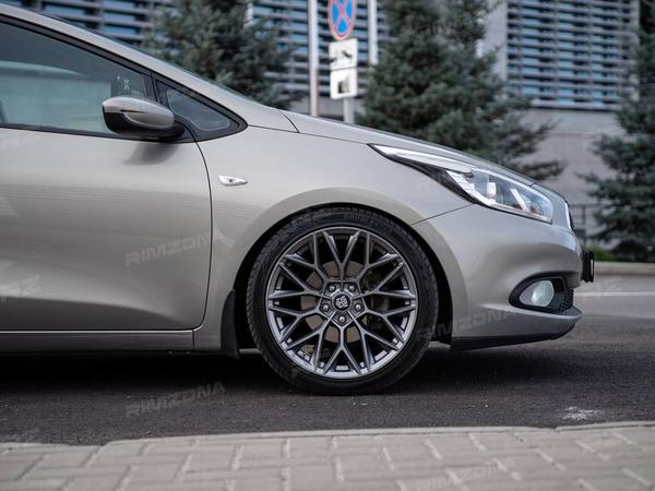 KIA CEED НА ЛИТЫХ ДИСКАХ В СТИЛЕ HRE P200 R18 - Фото № 6