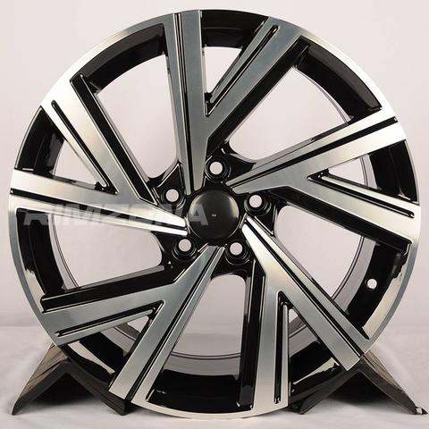 Литой диск POWCAN BK5805 R18 8J 5x112 ET42 dia 57.1