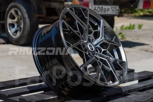 Литой диск HRE 8056 R17 7.5J 5x108 ET35 dia 73.1