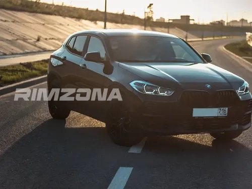 Литой диск В СТИЛЕ VOSSEN HF2 R18 8J 5x114.3 ET35 dia 73.1 - Фото вживую на авто №5