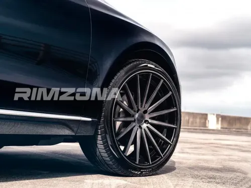 Литой диск В СТИЛЕ VOSSEN VFS2 R20 8.5J 5x114.3 ET35 dia 73.1 - Фото вживую на авто №3