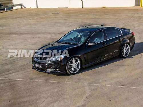 Литой диск В СТИЛЕ VOSSEN CV5 R18 8J 5x112 ET38 dia 73.1 - Фото вживую на авто №2