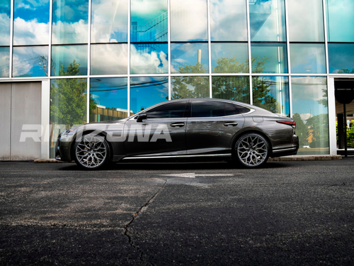 Литой диск В СТИЛЕ VOSSEN HF-2 R18 8J 5x114.3 ET40 dia 73.1 - Фото вживую на авто №3