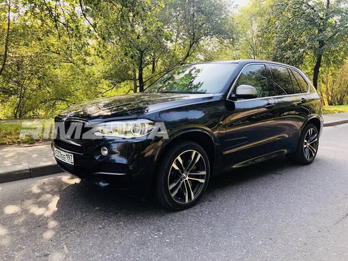 Литой диск В стиле BMW 468 style R20 10/11J 5x120 ET40/37 dia 74.1 - Фото вживую на авто №3