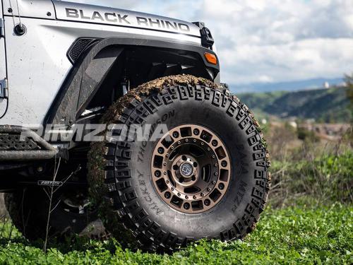 Литой диск BLACK RHINO Cinco R17 9J 6x139.7 ET0 dia 106.1 - Фото вживую на авто №5
