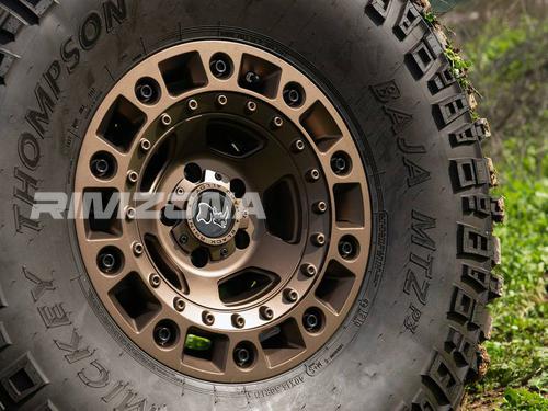 Литой диск BLACK RHINO Cinco R17 9J 6x139.7 ET0 dia 106.1 - Фото вживую на авто №2