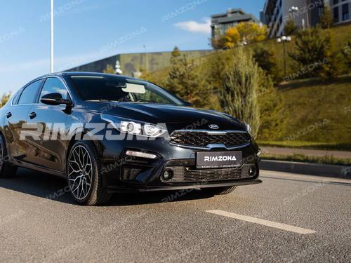 Литой диск В СТИЛЕ VOSSEN HF-2 R18 8J 5x112 ET38 dia 73.1 - Фото вживую на авто №3