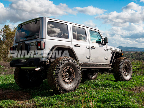 Литой диск BLACK RHINO Cinco R17 9J 6x139.7 ET0 dia 106.1 - Фото вживую на авто №4
